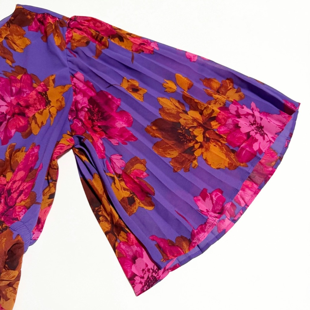 Sofia Vergara Floral Pleated Flutter Sleeve V Neck Blouse - Picture 8 of 12